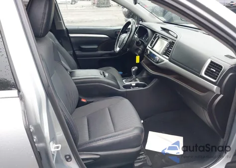 2018 Toyota Highlander Le Plus z USA, uszkodzony, nr VIN 5TDBZRFH1JS894086